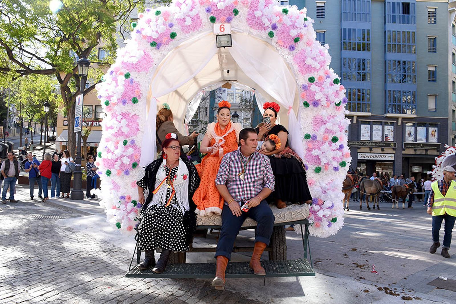 Las mejores imágenes de los peregrinos en la salida de Emigrantes