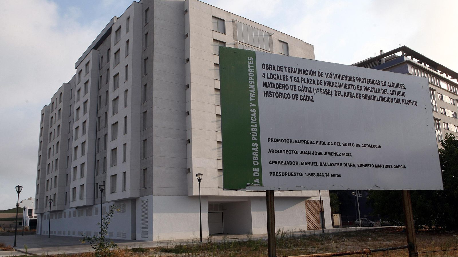 Los nuevos edificios del antiguo Matadero han quedado encajonados entre Plaza Jerez y la vía férrea