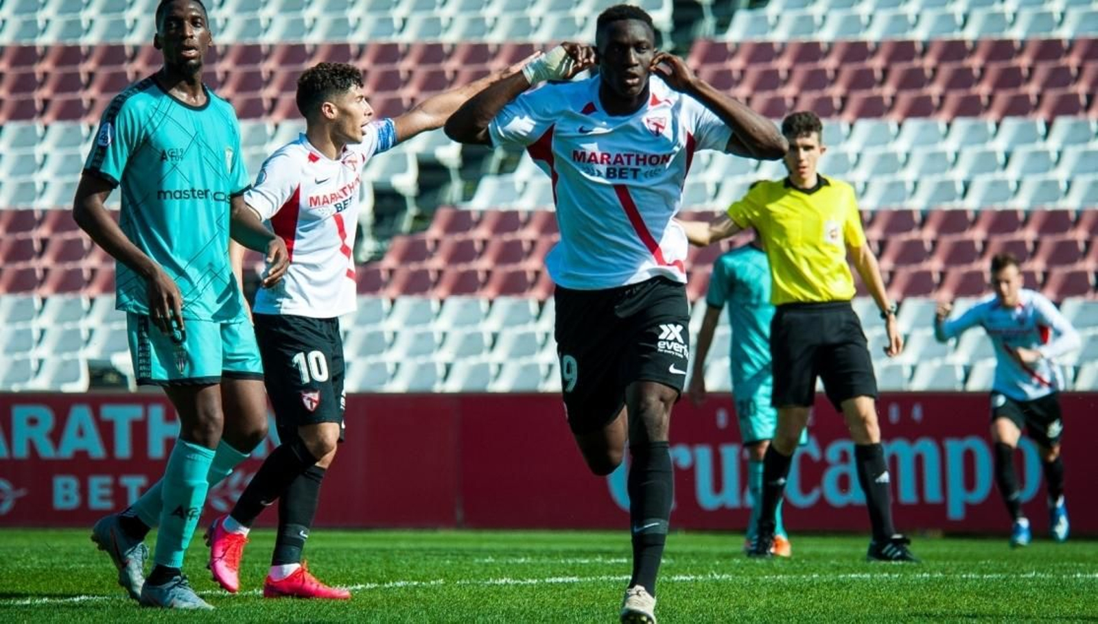 Diabate celebra uno de sus cuatro goles marcados el curso pasado con el Sevilla Atlético.