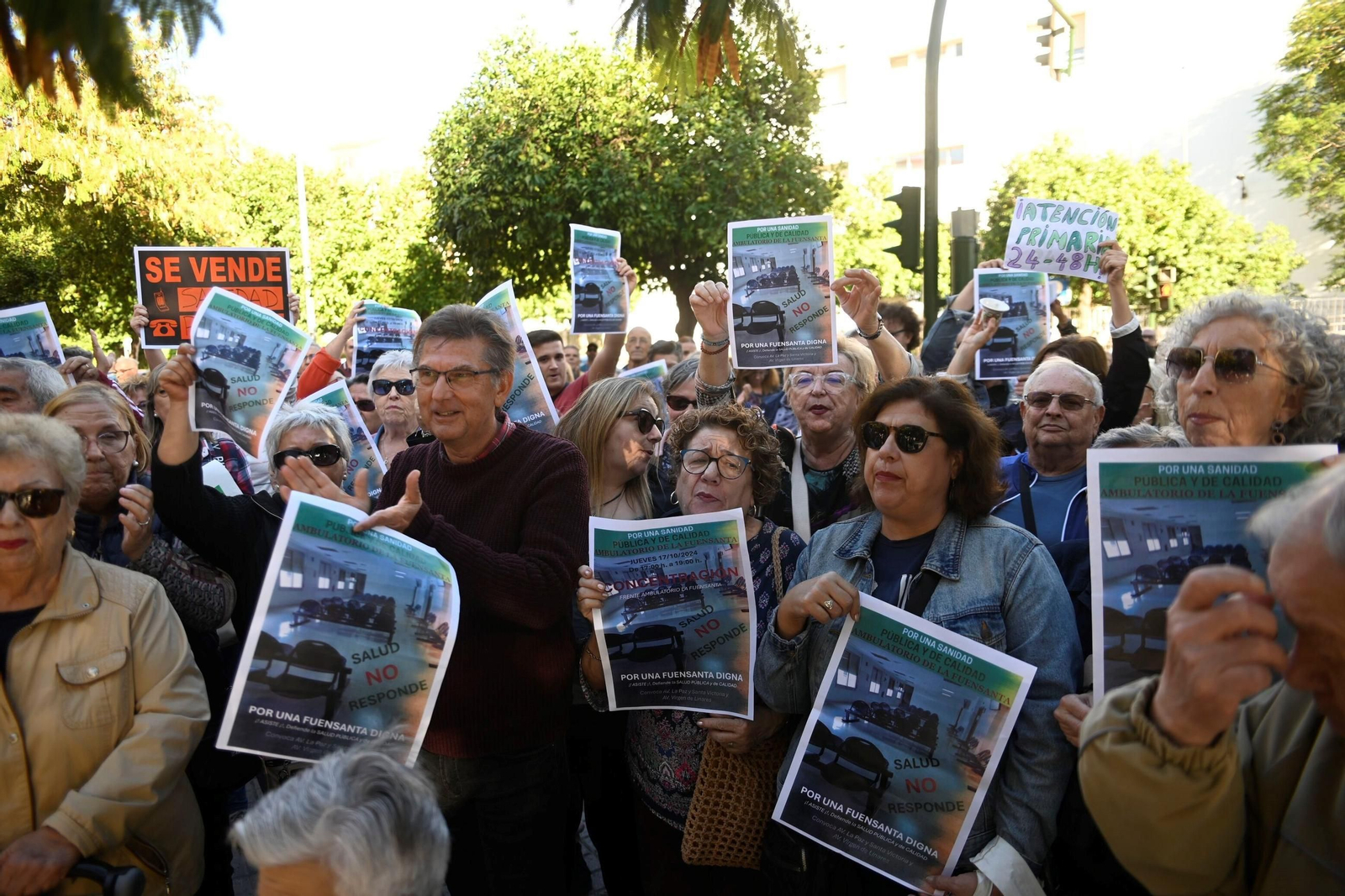 La protesta de los vecinos de la Fuensanta en defensa de la sanidad públicas, en imágenes La protesta de los vecinos de la Fuensanta en defensa de la sanidad públicas, en imágenes