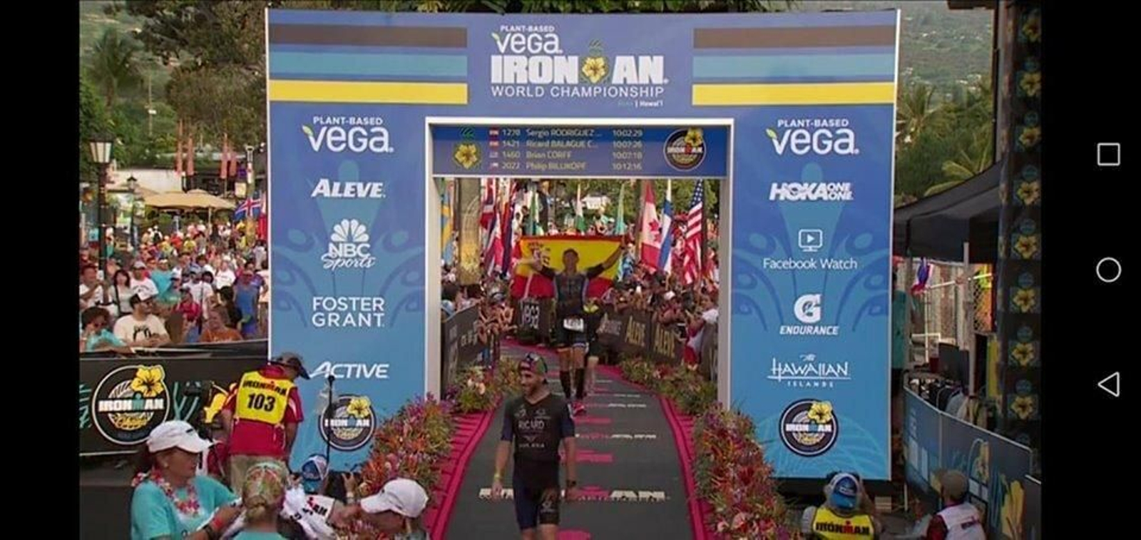 Captura de pantalla de la entrada de Sergio Rodríguez Páez en la meta del Ironman de Hawái.