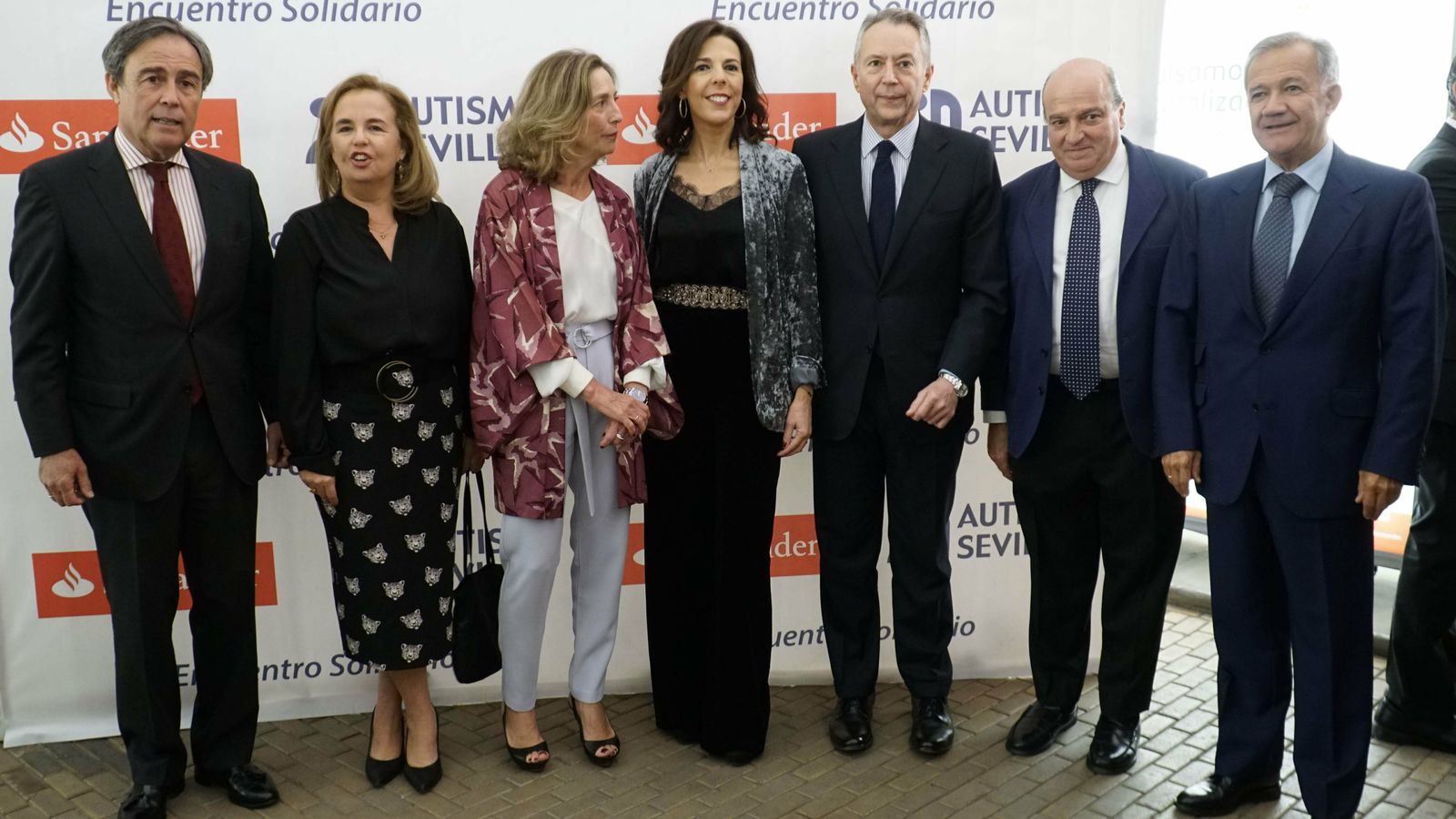 Ricardo Pumar, presidente de Insur; Rocío Rebollo, tesorera de Autismo Sevilla; Mercedes Molina, presidenta de Autismo Sevilla; MªÁngeles Maisabana, vicepresidenta de Autismo Sevilla; José Joly, presidente de Grupo Joly; Luis Miguel Martín Rubio, socio de Ontier, y Jorge Segura.