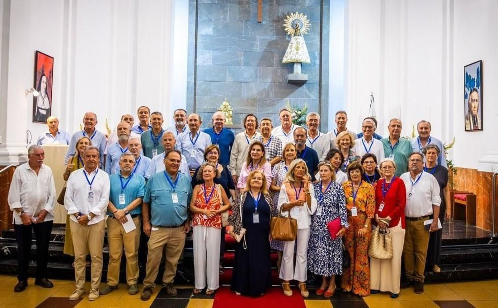 El grupo de antiguos alumnos marianistas pertenecientes a la promoción 1974-75, durante la celebración de las Bodas de Oro. Entre ellos, Juan Hernández, Pedro Santos, Ramón Hernández, Manuel Ponce, Javier Roquette, Isidro Hernández, Salvador Ramírez de Isla, María Jesús Casado, Marisa Castro, Paloma Braza, Juan Boto, Mario Vallejo y María José Espigado.