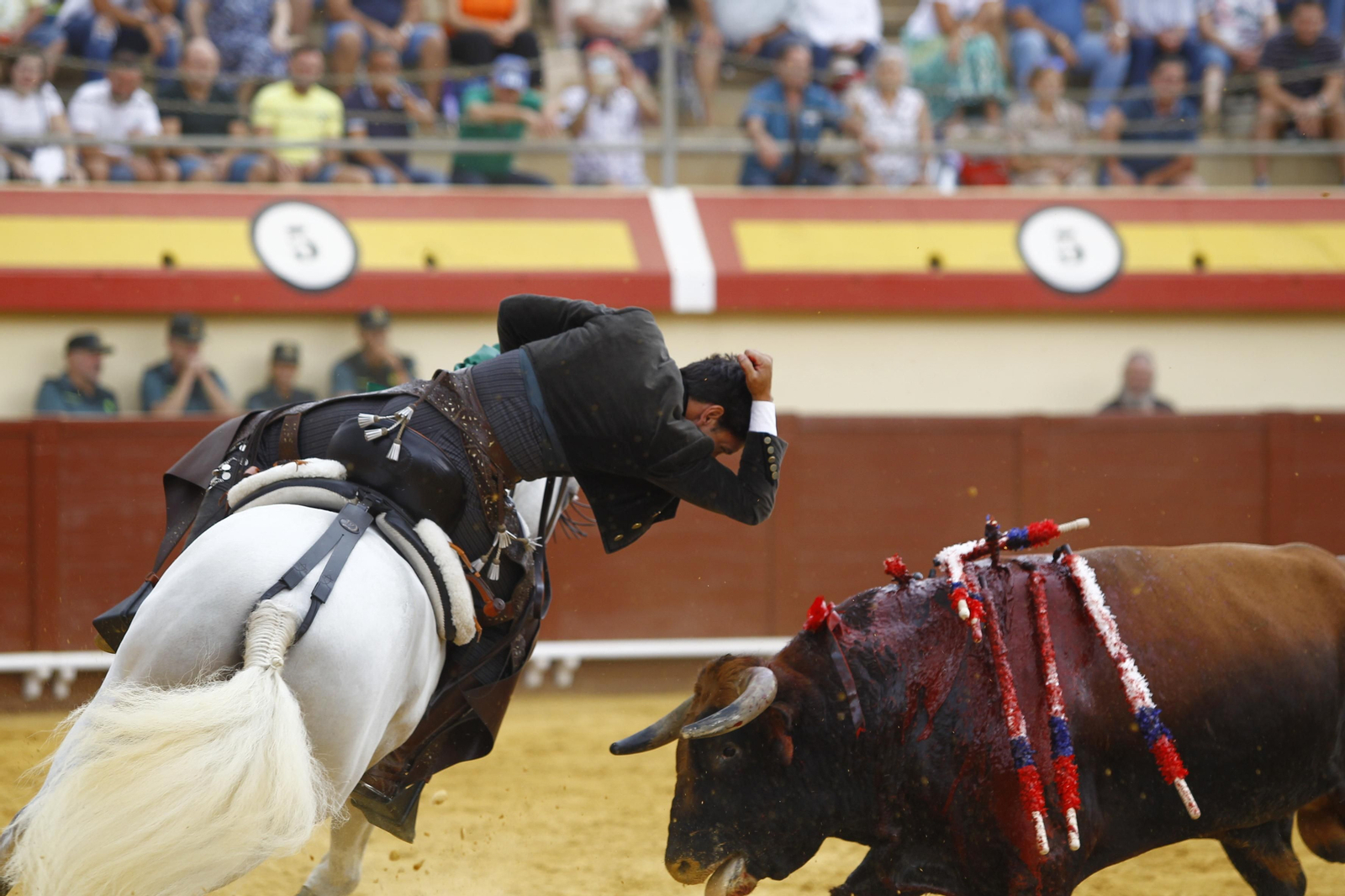 Imágenes de la corrida de rejones en la Feria taurina de Vera 2022