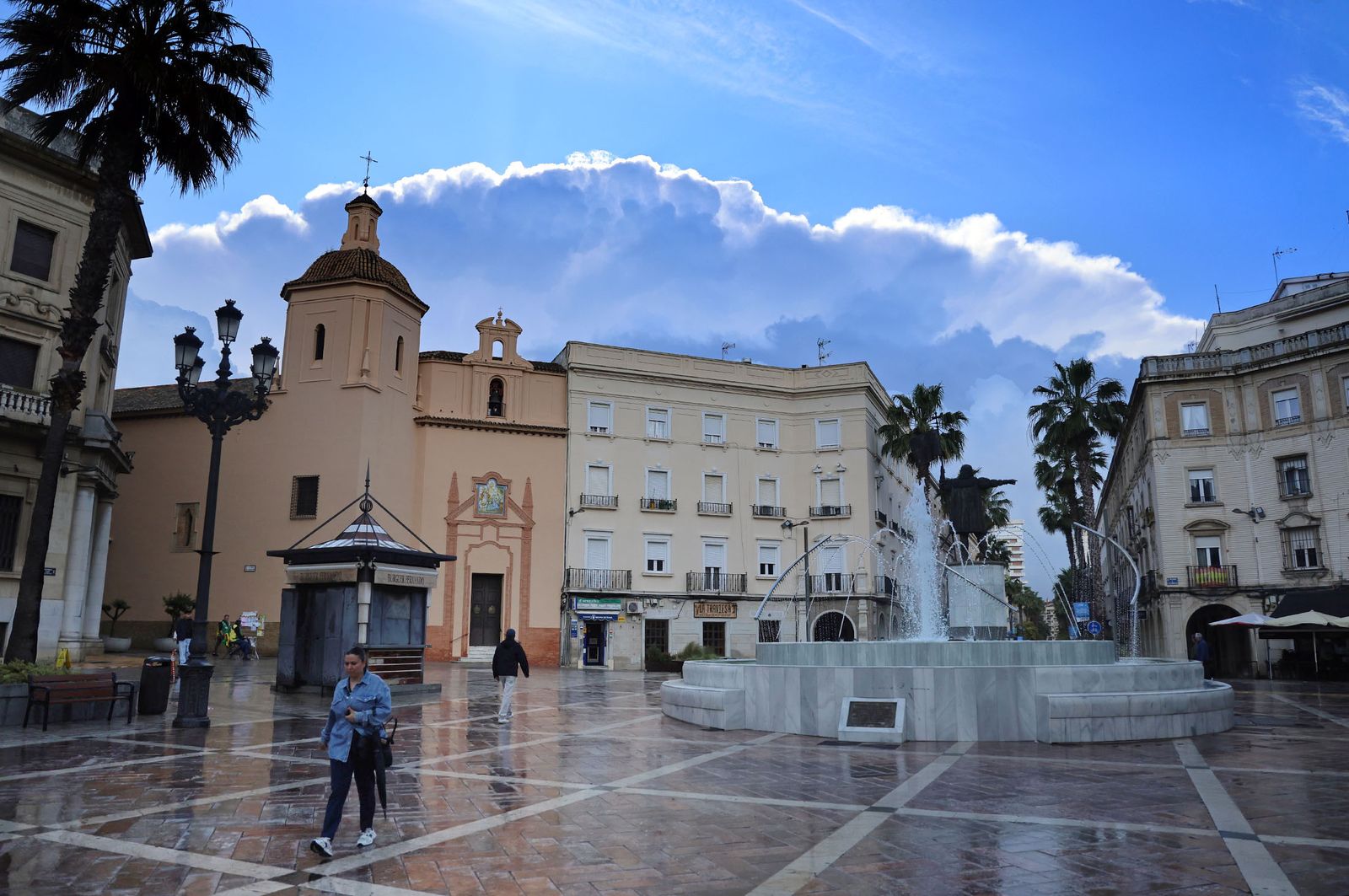 Imágenes del viernes 2 de mayo en Huelva