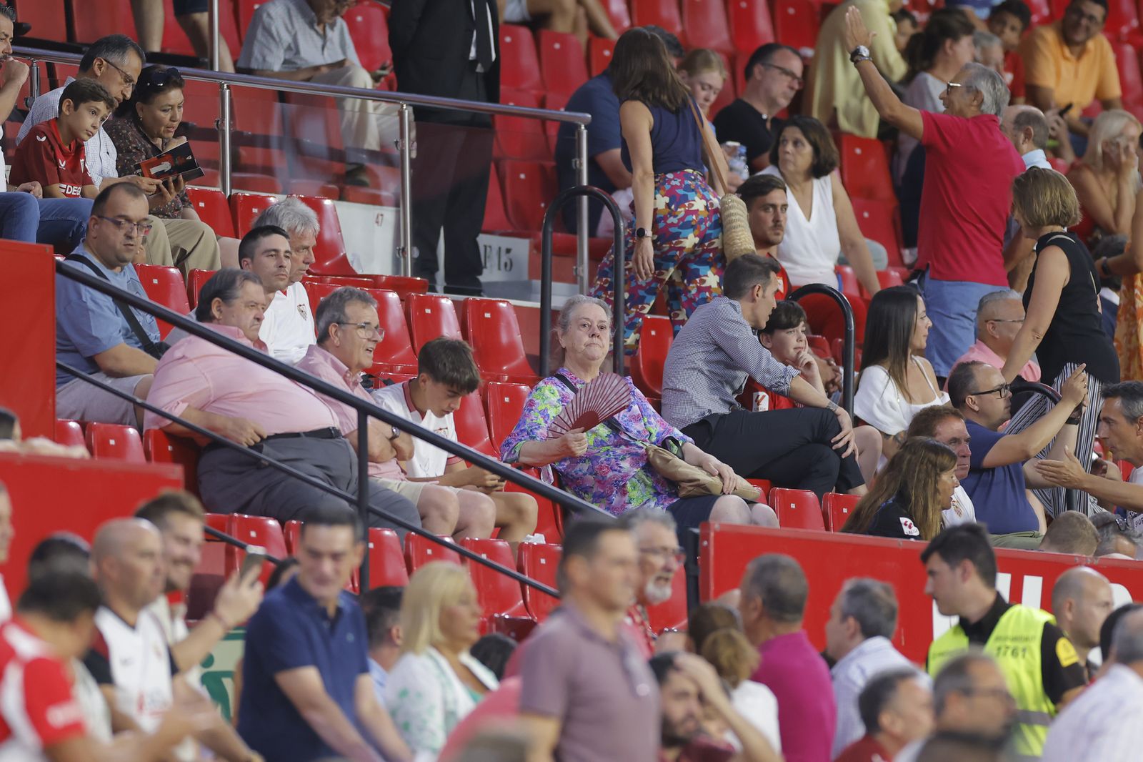 Búscate en las fotos del Sevilla fc-Girona