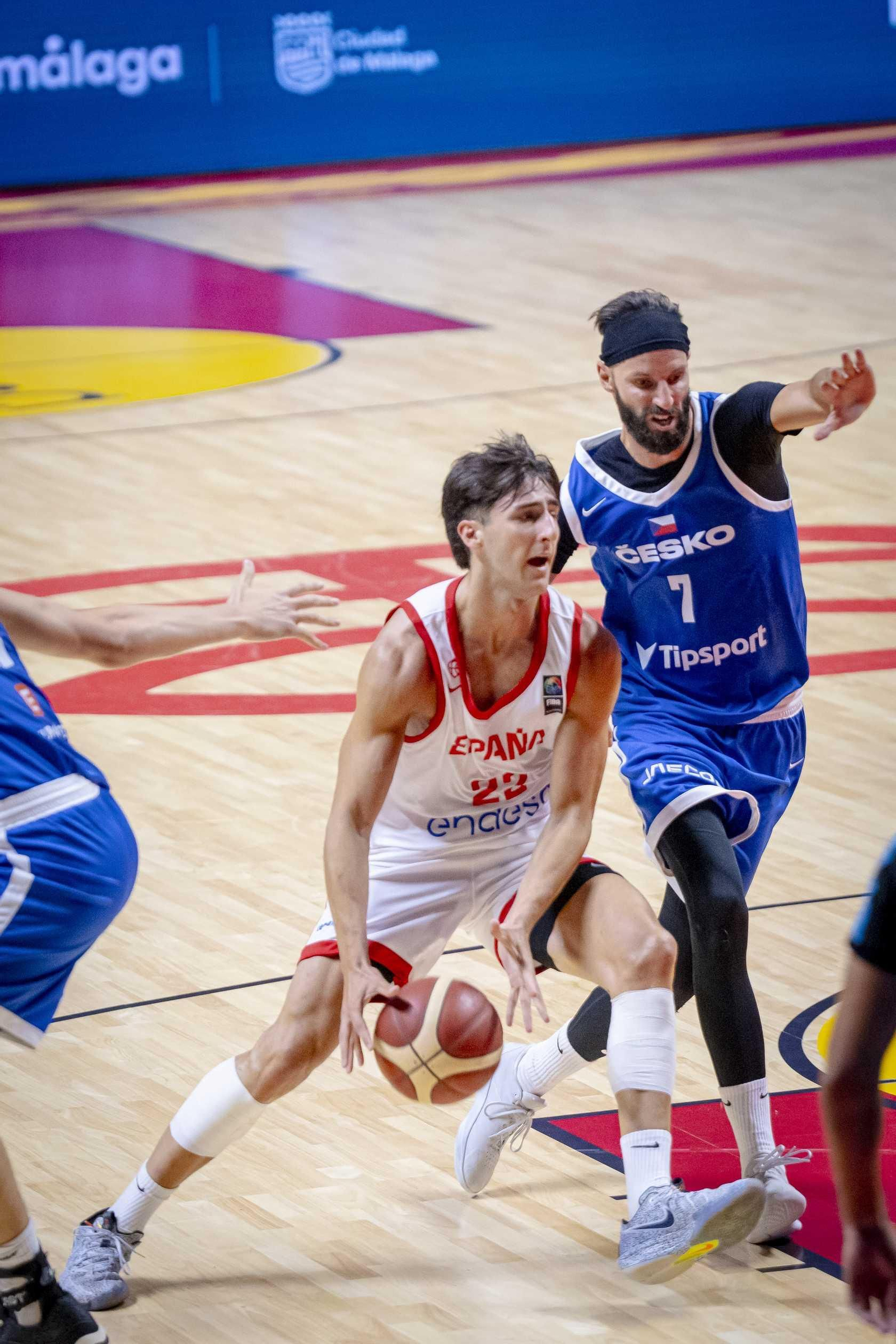 España B-República Checa, en fotos