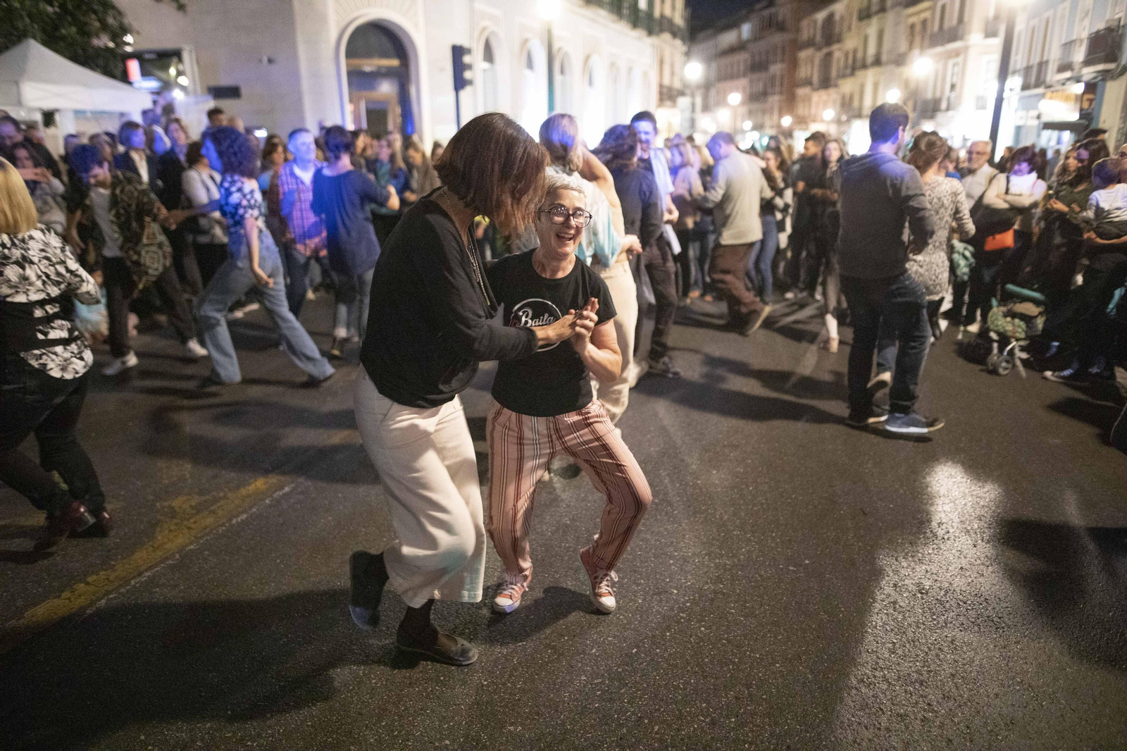 Las mejores fotos de la Noche en Blanco de Granada: del concierto de Xoel López a partidos de baloncesto