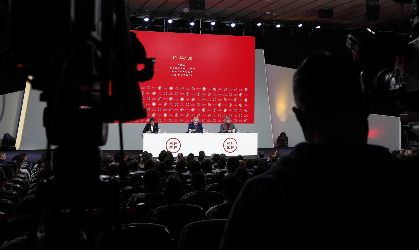 Las fotos de los árbitros del fútbol español