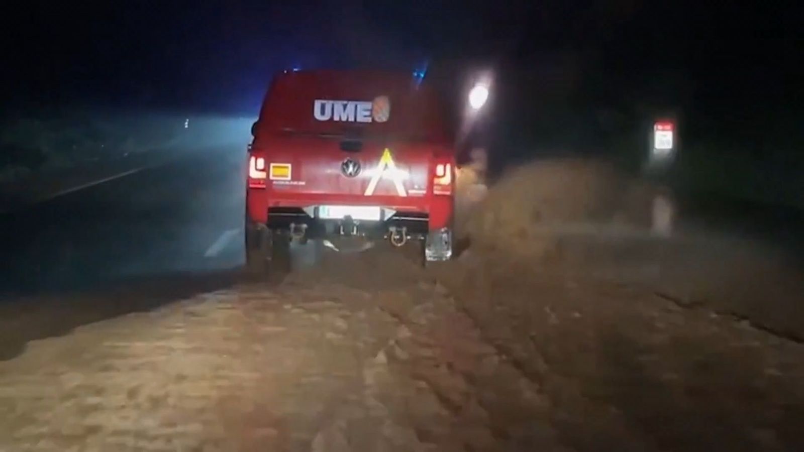 Militares de la UME se despliegan durante la noche en Requena, Utiel, Xirivella y Alaquàs.