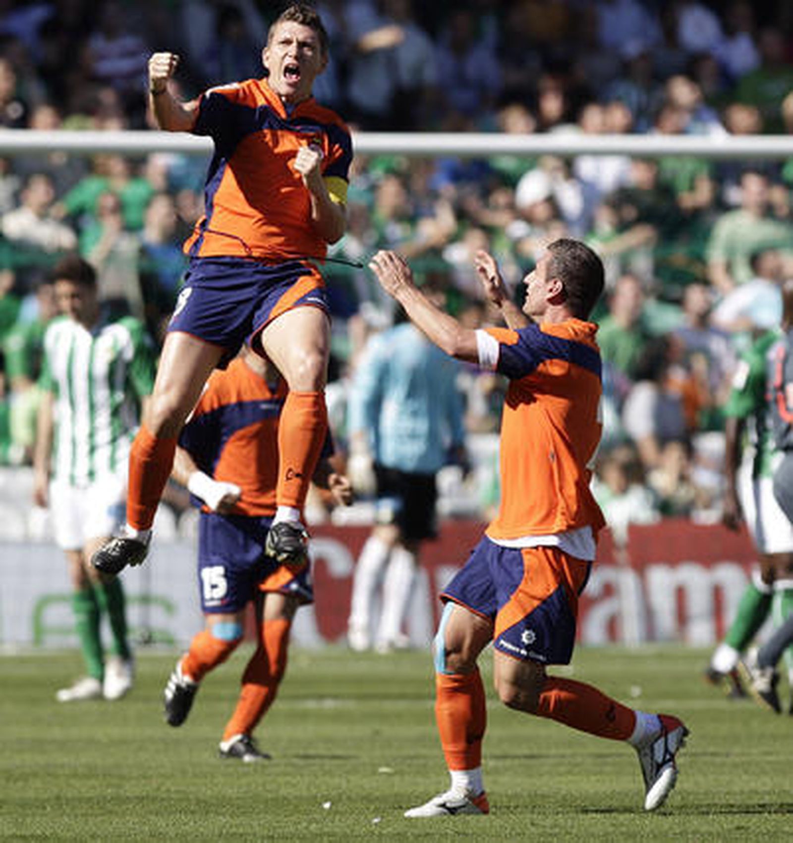 El Betis pierde en el Ruiz de Lopera ante el Girona. / Antonio Pizarro