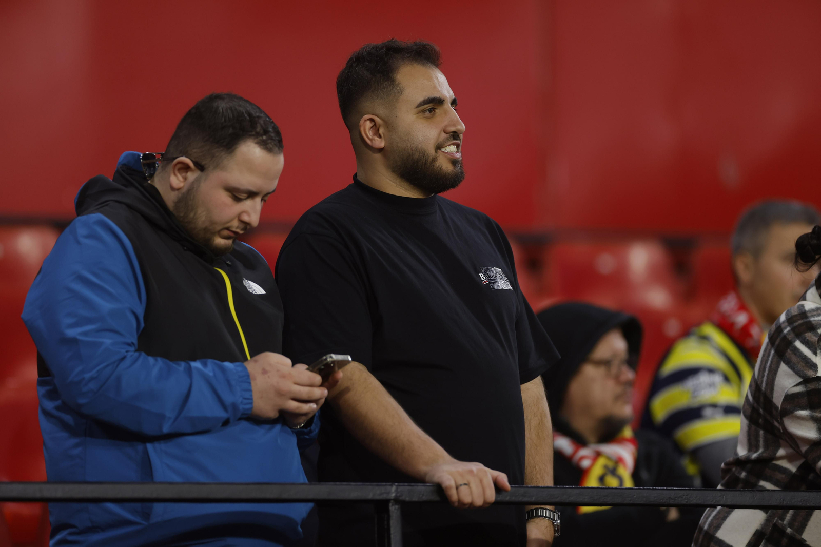 Búscate en las fotos del Sevilla-Fenerbahçe,
