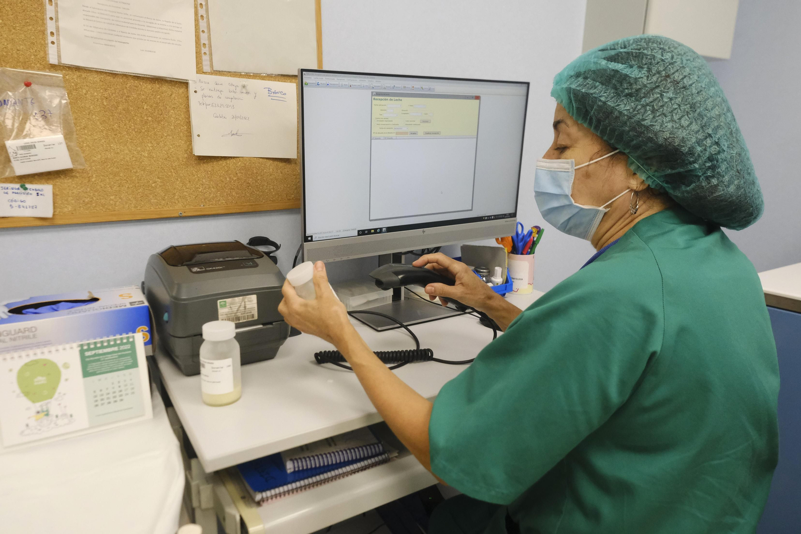 El banco de leche materna del Hospital Reina Sofía de Córdoba, en fotografías
