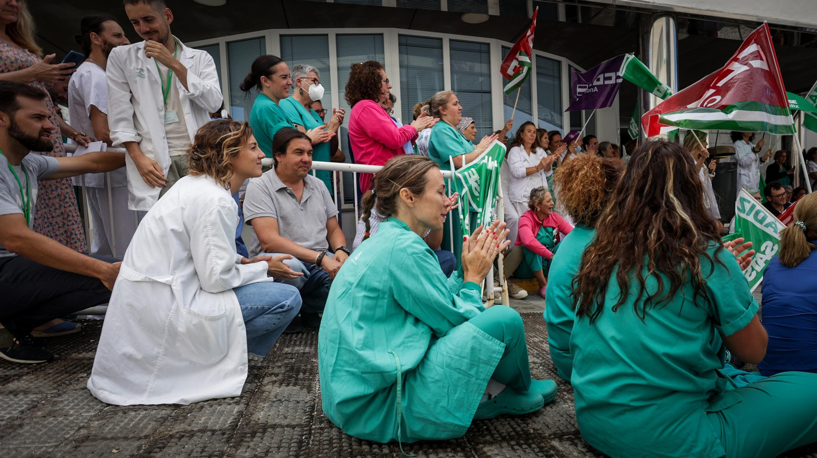 Imágenes de la protesta de sanitarios en el Hospital Universitario de Jerez