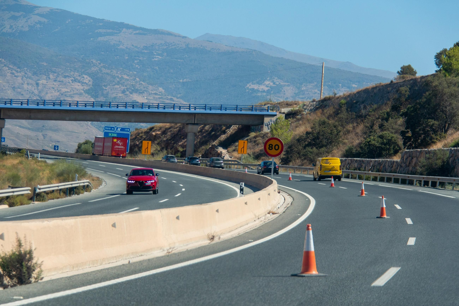 Corte de la A-44 a su paso por Rules