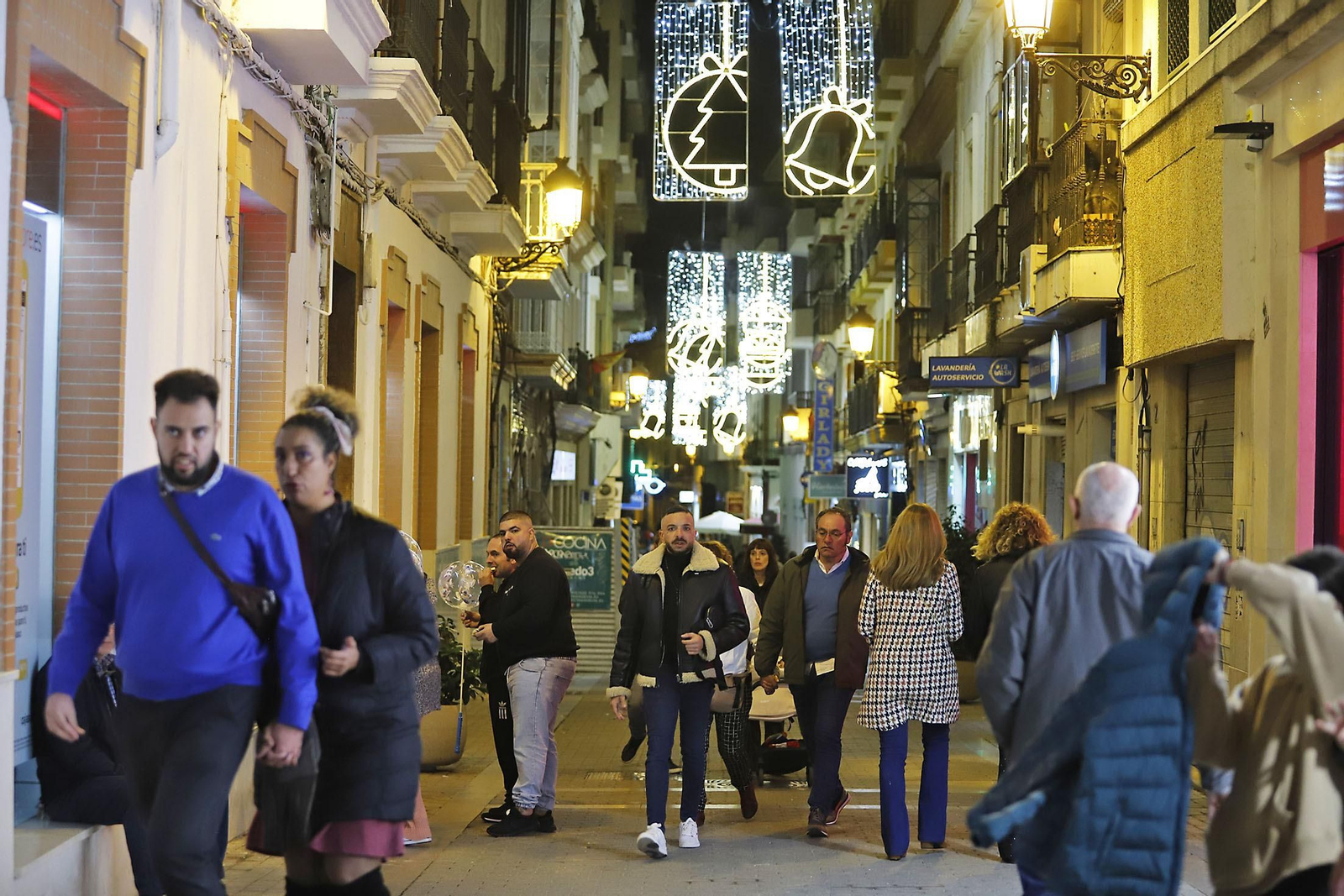 Imágenes del alumbrado navideño en las calles de Huelva