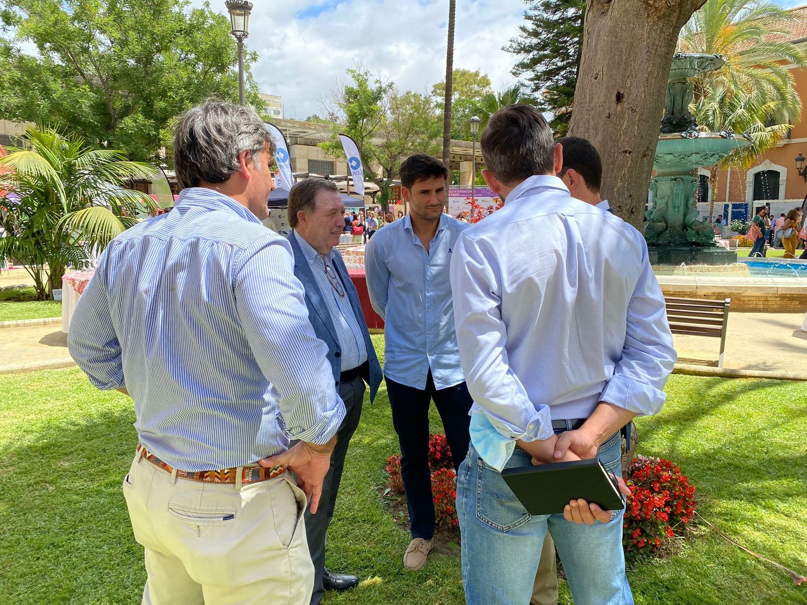 Más de medio centenar de empresas participan en el Congreso de Frutos Rojos