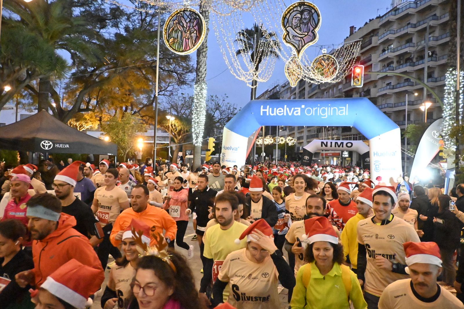 Búscate en las mejores fotografías de la San Silvestre de Huelva 2025