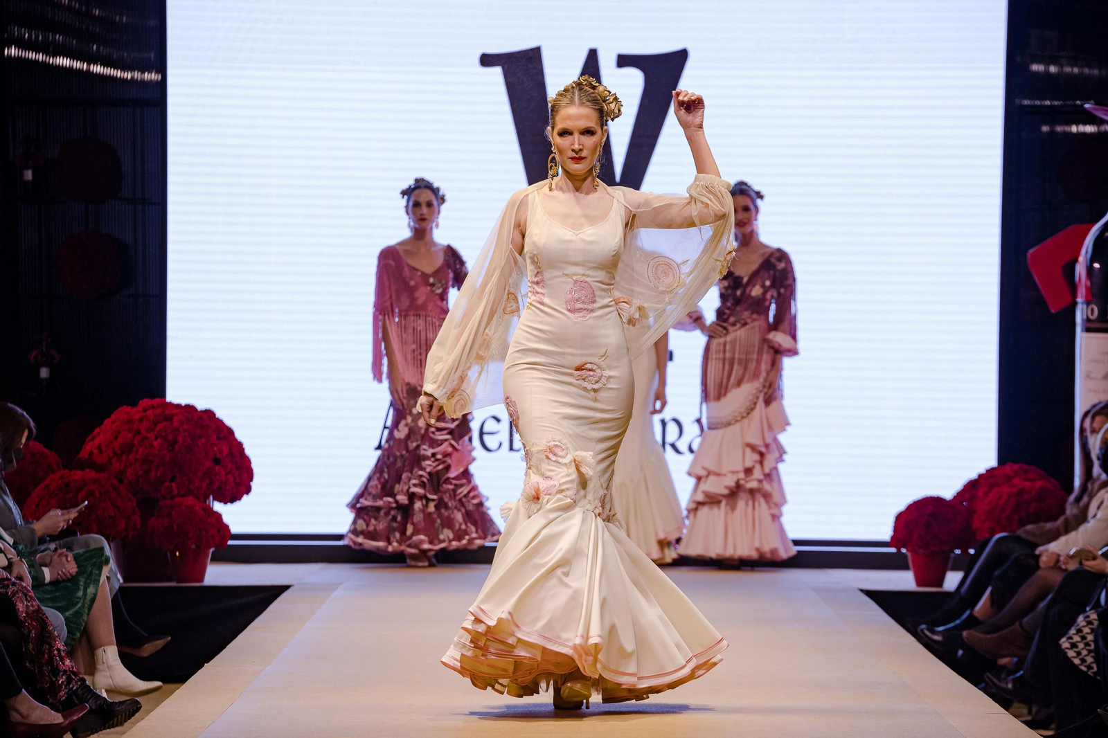 El desfile de Ángeles Verano en la Pasarela Flamenca de Jerez, todas las fotos