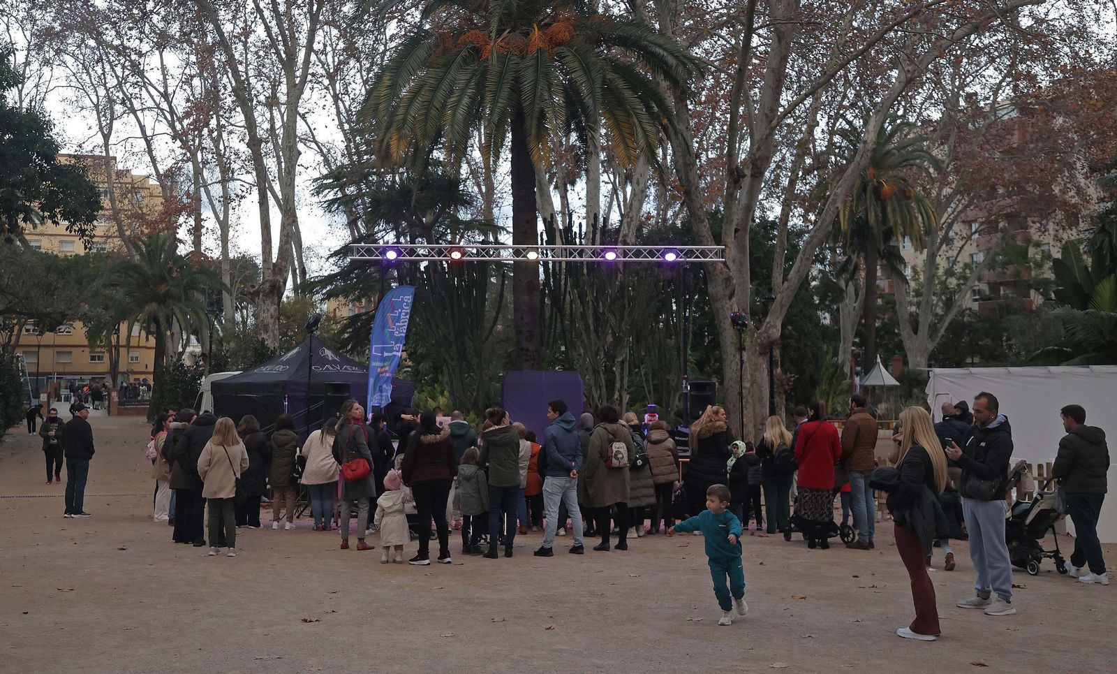 Las fotos del cantajuegos navideño en el Parque María Cristina de Algeciras