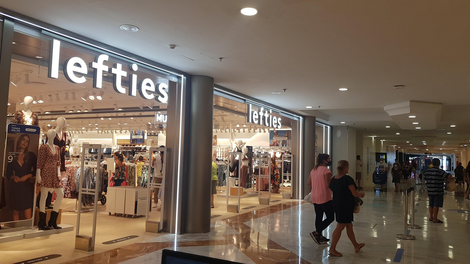 La tienda de Lefties en Bahía Sur, ya abierta. La tienda de Lefties en Bahía Sur, ya abierta.