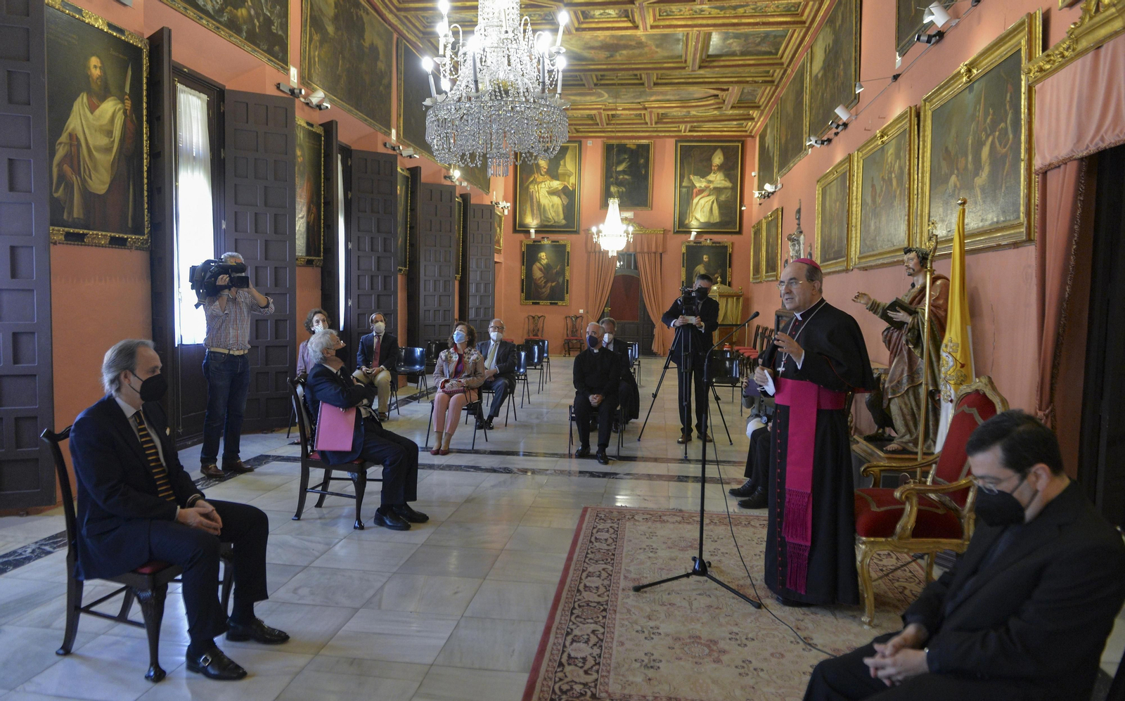 Un momento de la entrega de medallas 'Pro Ecclesia et Pontifice'.
