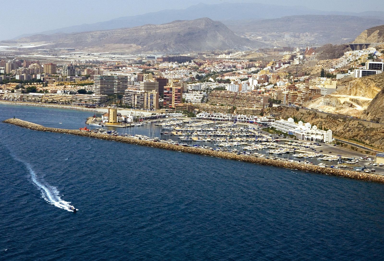 Roquetas de Mar es la ciudad de más de 50.000 habitantes con mayor tasa de contagios.