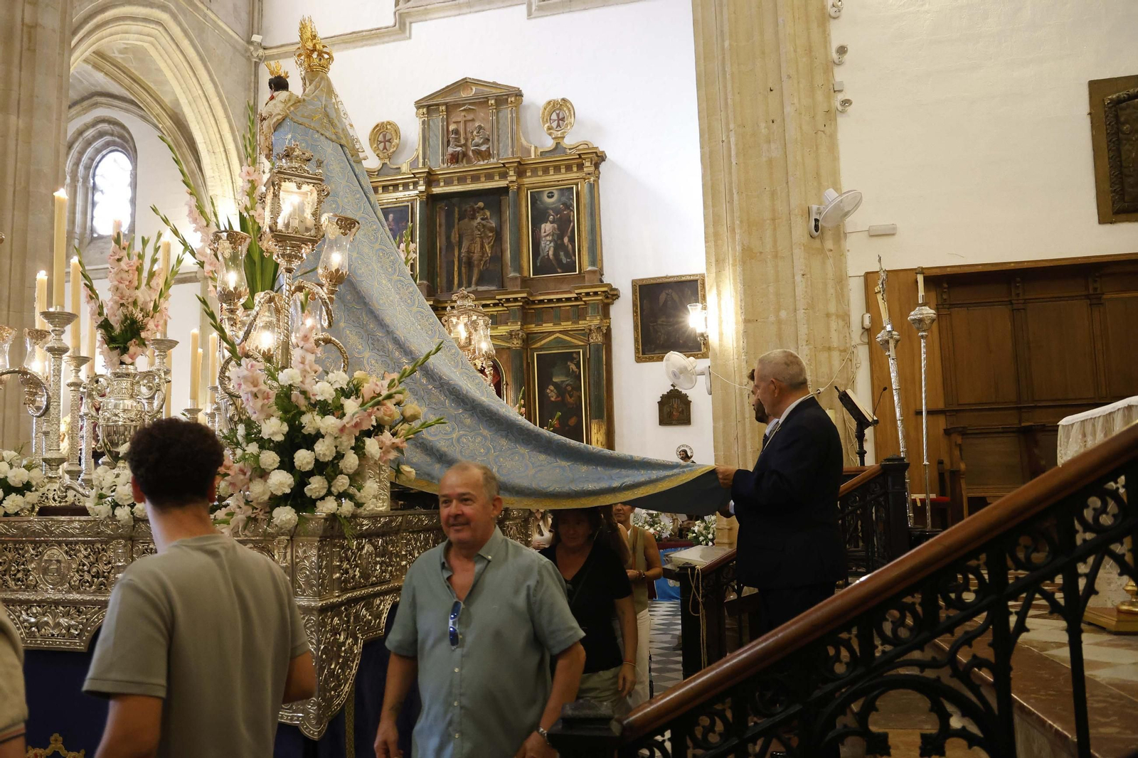Las fotos del paso bajo el manto de la Virgen de la Luz de Tarifa