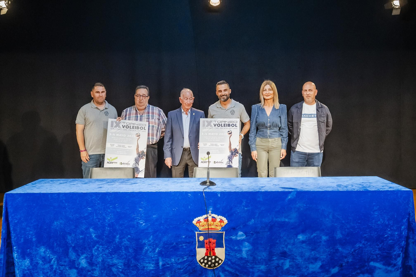 Foto de familia durante la presentación del IX Torneo Ciudad de Roquetas que tendrá lugar este fin de semana.