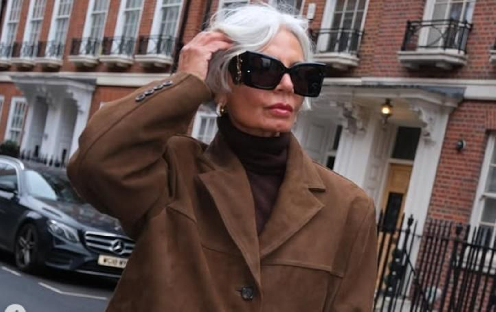 Acaba de llegar a Zara y será un éxito absoluto: La chaqueta de ante que las más estilosas llevarán con vaqueros todo el otoño 2025