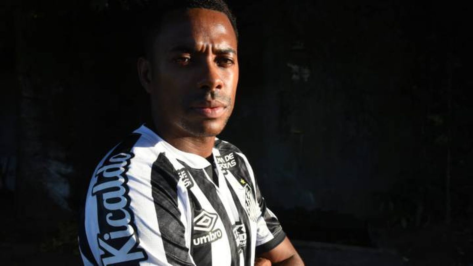 Robinho con la camiseta del Santos