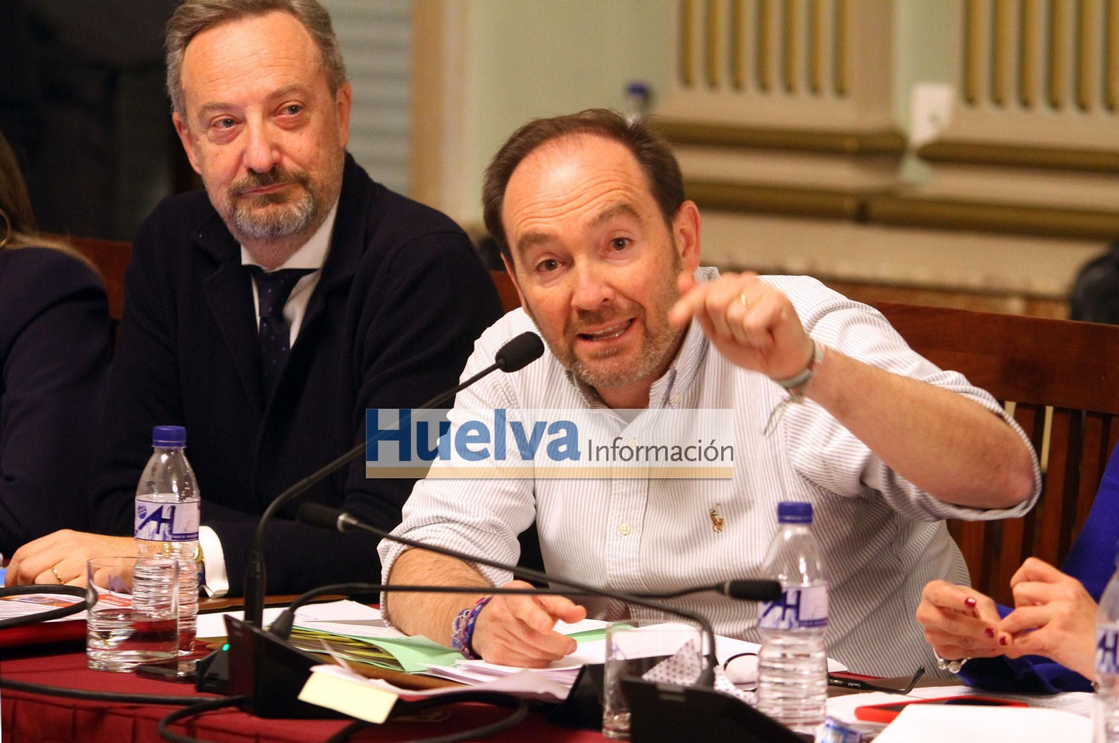 Imágenes del pleno en el ayuntamiento de Huelva para aprobar el pago de la deuda del Recre con Hacienda.