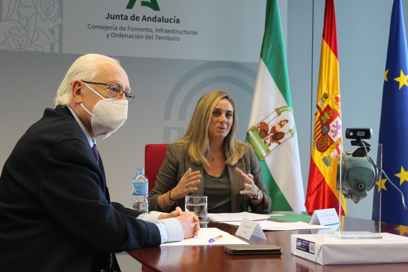 La consejera Marifrán Carazo junto al viceconsejero Jaime Raynaud en su intervención en el foro digital 'Andalucía tras el Covid. Claves para la reactivación económica' de la Cámara de Comercio de Sevilla