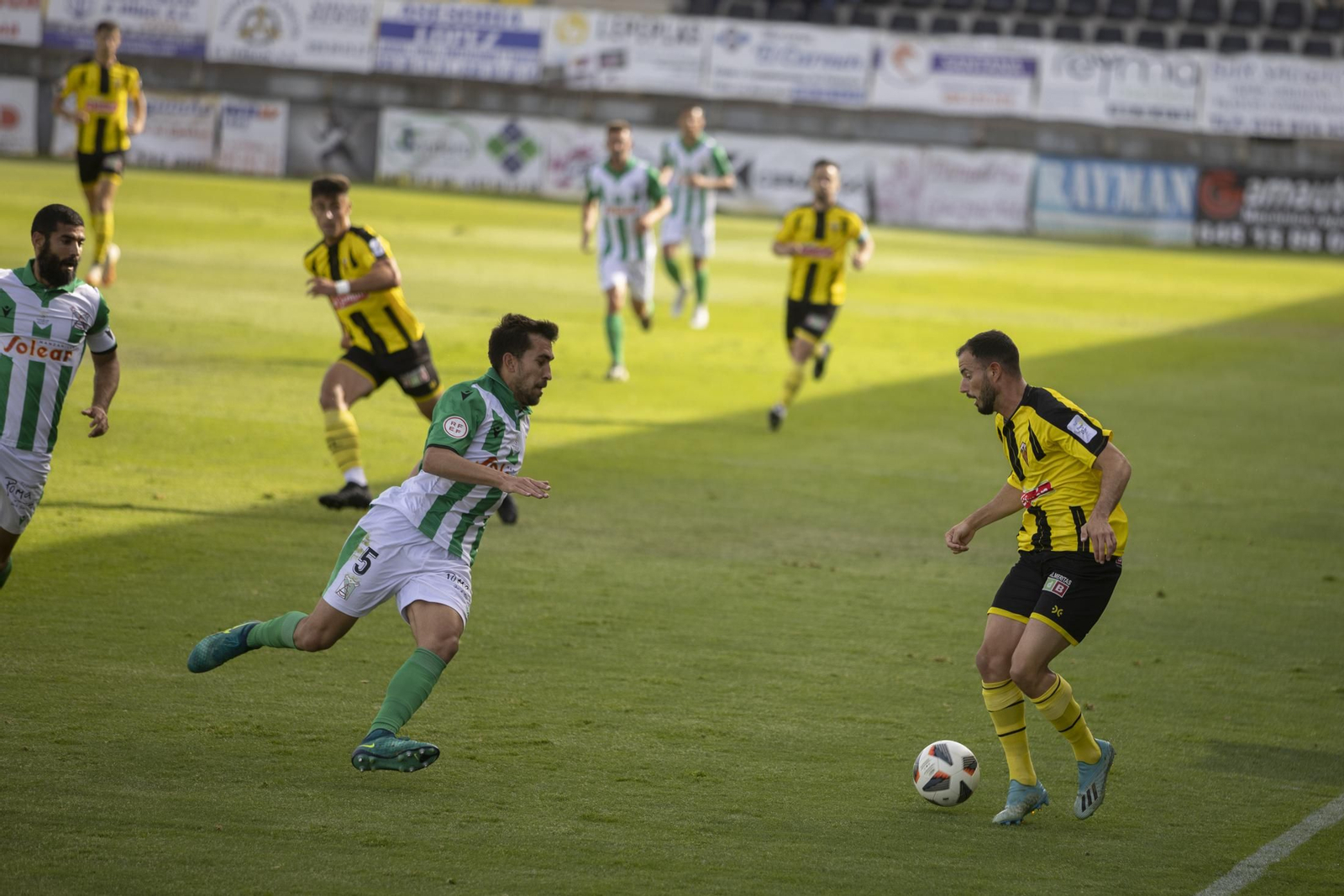 Imágenes del partido entre el San Roque de Lepe y el Atlético Sanluqueño