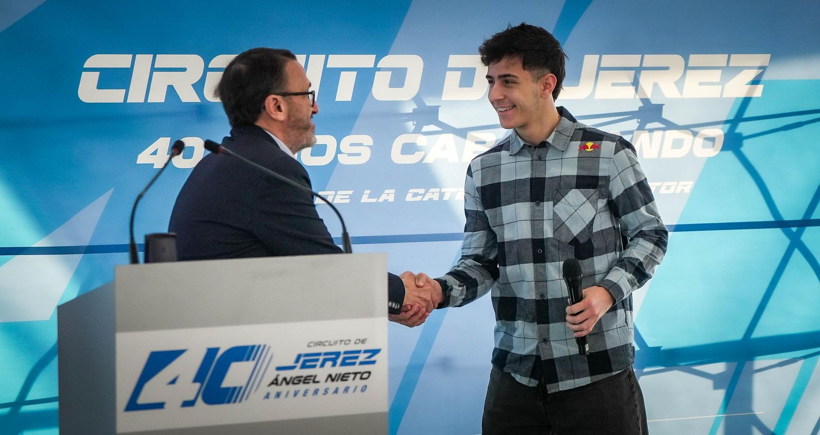 Imágenes de la presentación del libro '40 años Cabalgando' en el Circuito de Jerez