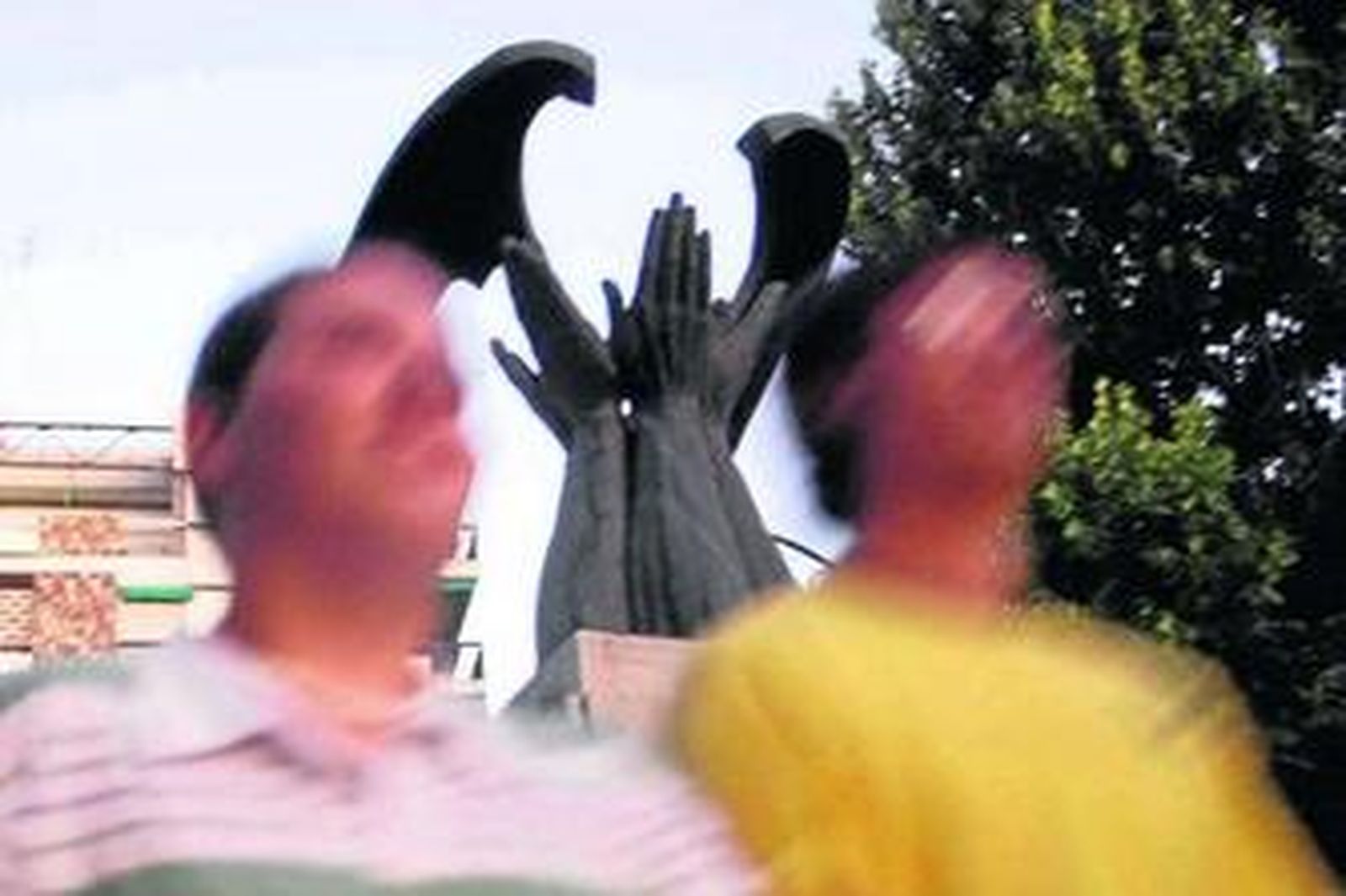 La plaza se dedicará al autor del monolito a Primo de Rivera.