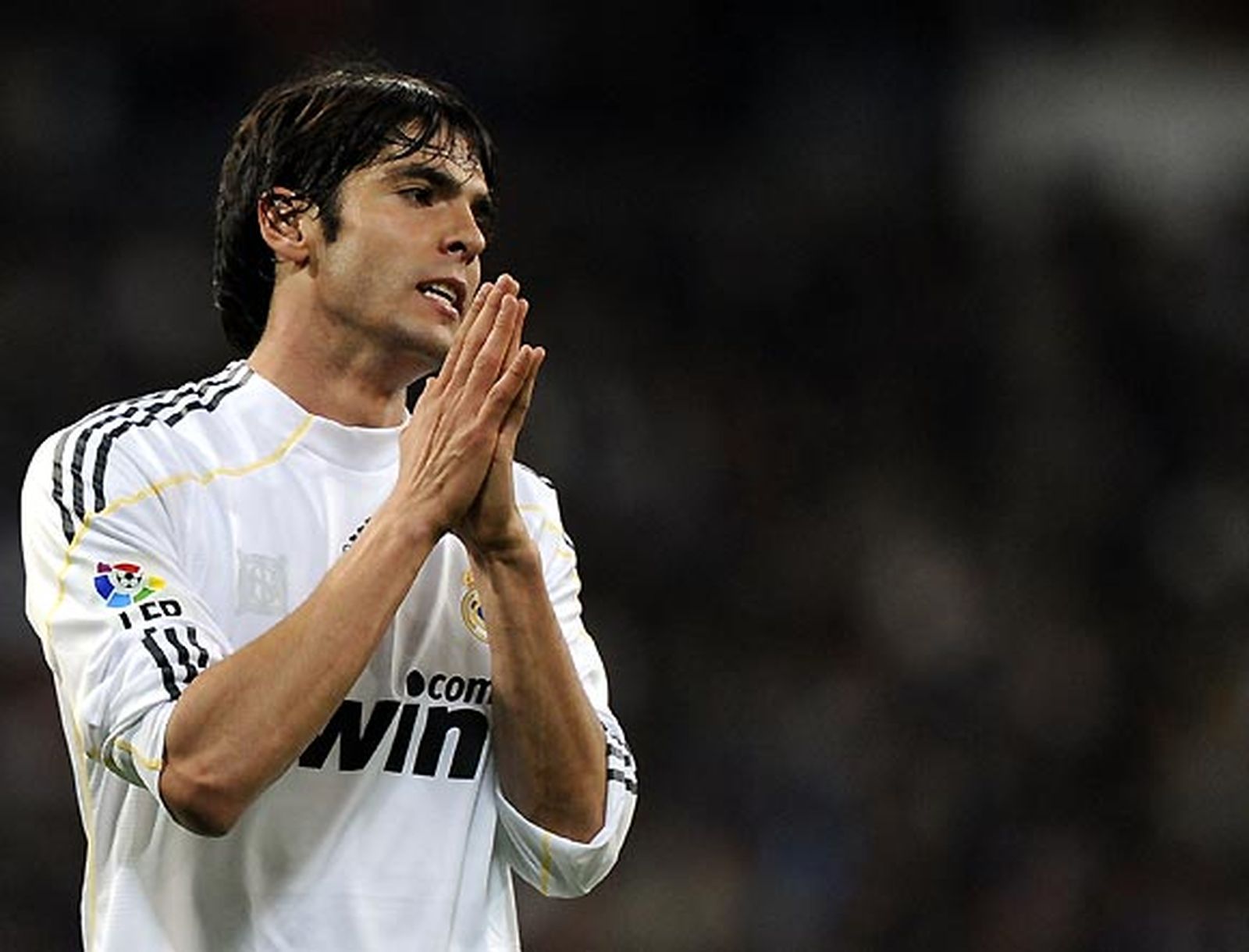 Kaká, con escasas opciones de jugar el clásico