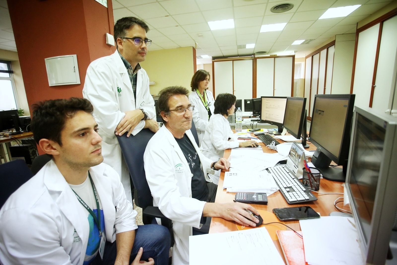 Especialistas en radiofísica y técnicos superiores en radioterapia y diagnóstico por la imagen en su Unidad.