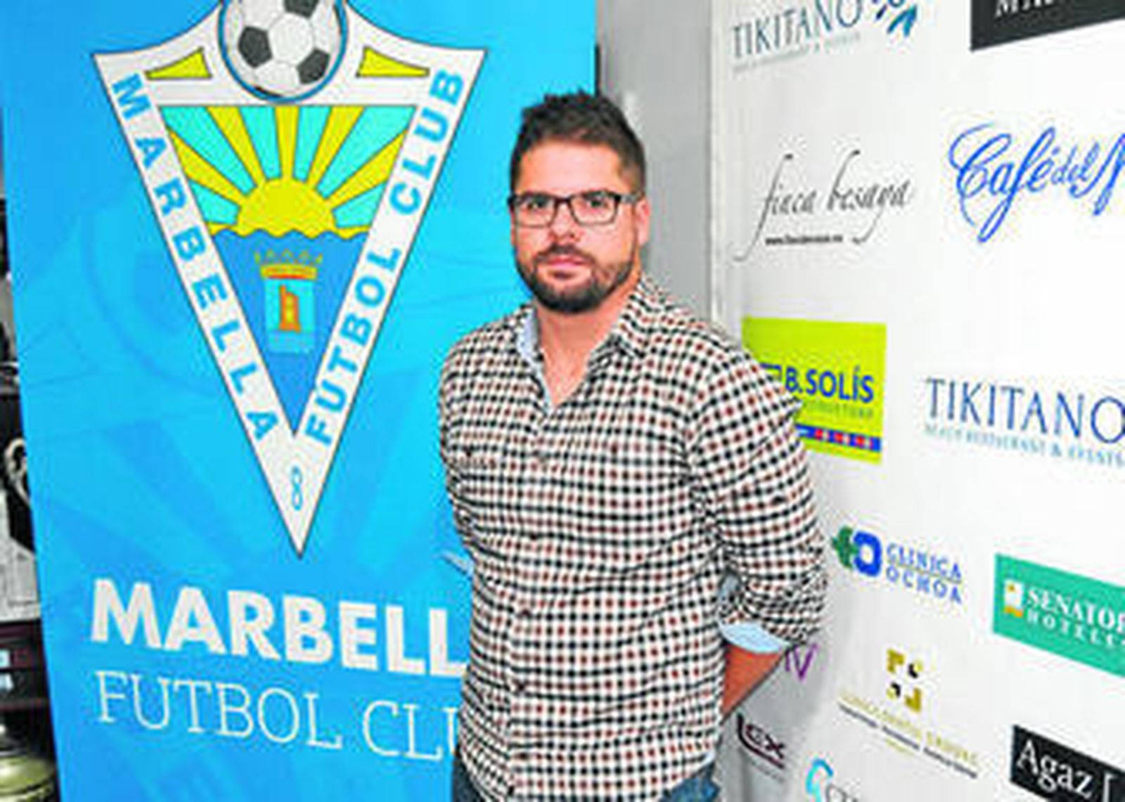 José Manuel Hernández posa en su nuevo cargo.