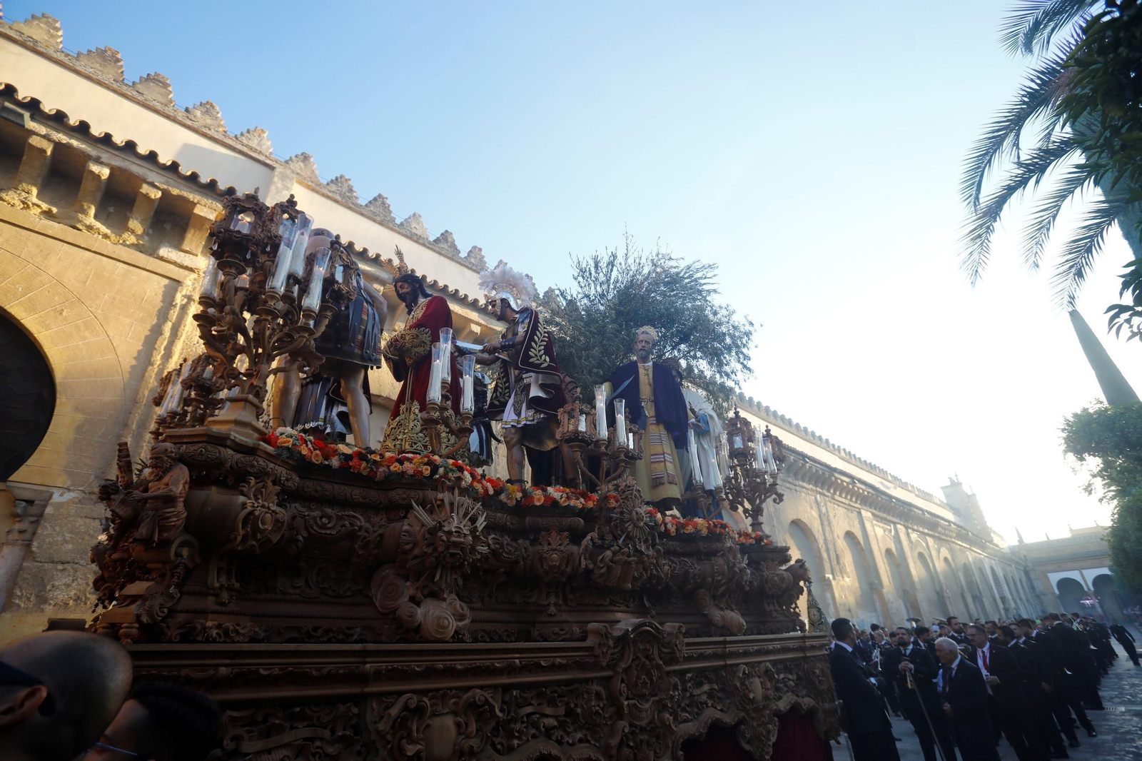 Las mejores fotos de los traslados de regreso de las hermandades tras el Magno Vía Crucis de Córdoba