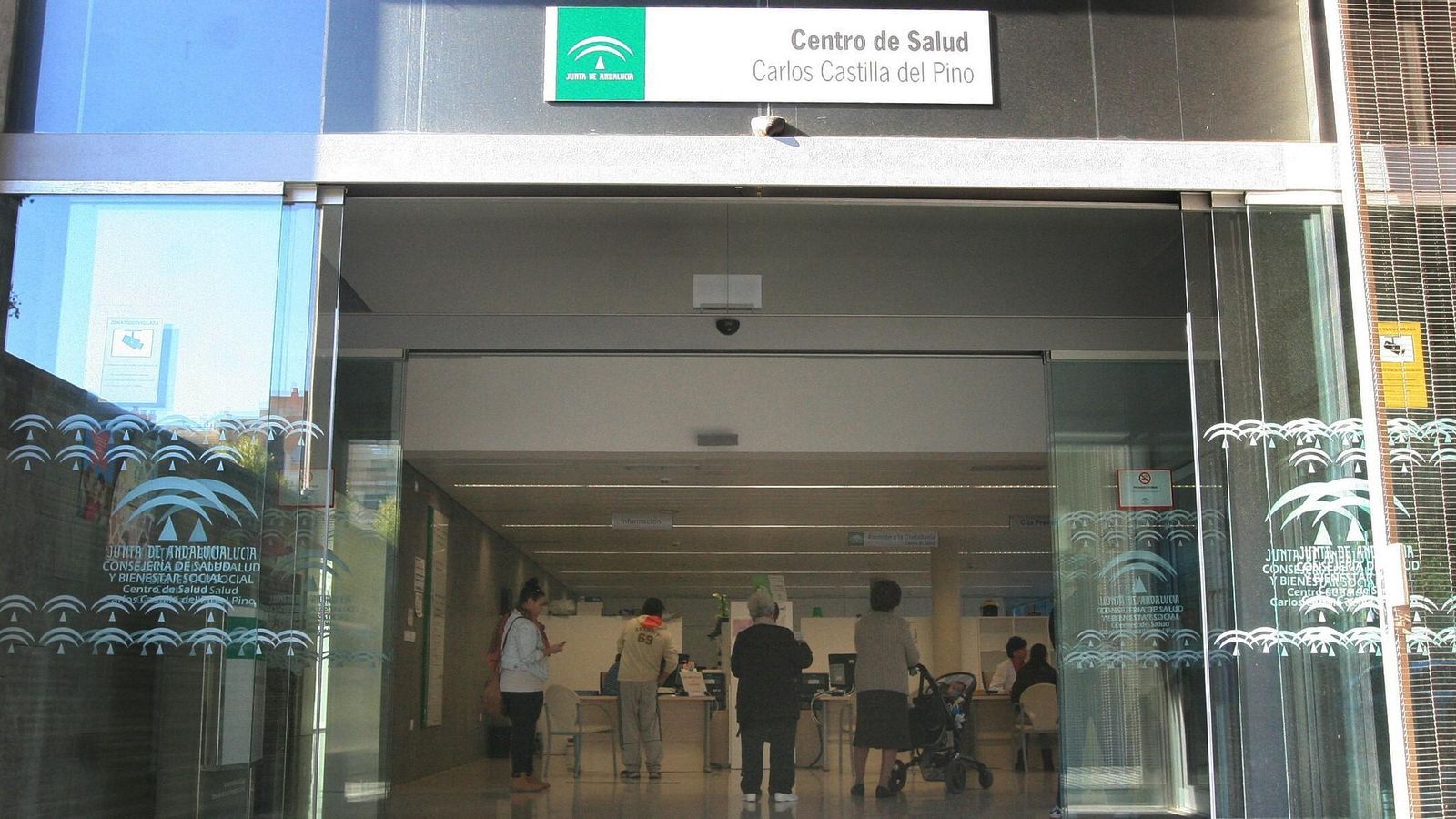 Entrada al centro de salud Castilla del Pino de Córdoba capital. Entrada al centro de salud Castilla del Pino de Córdoba capital.