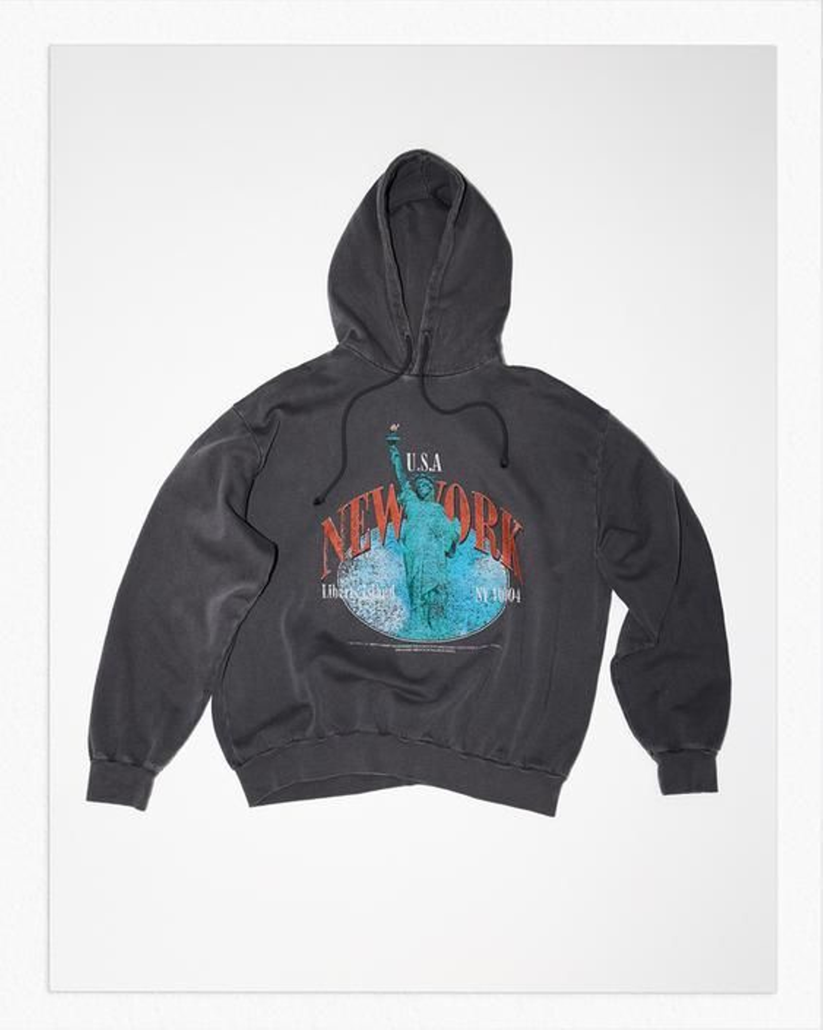 Sudadera con capucha de Zara.