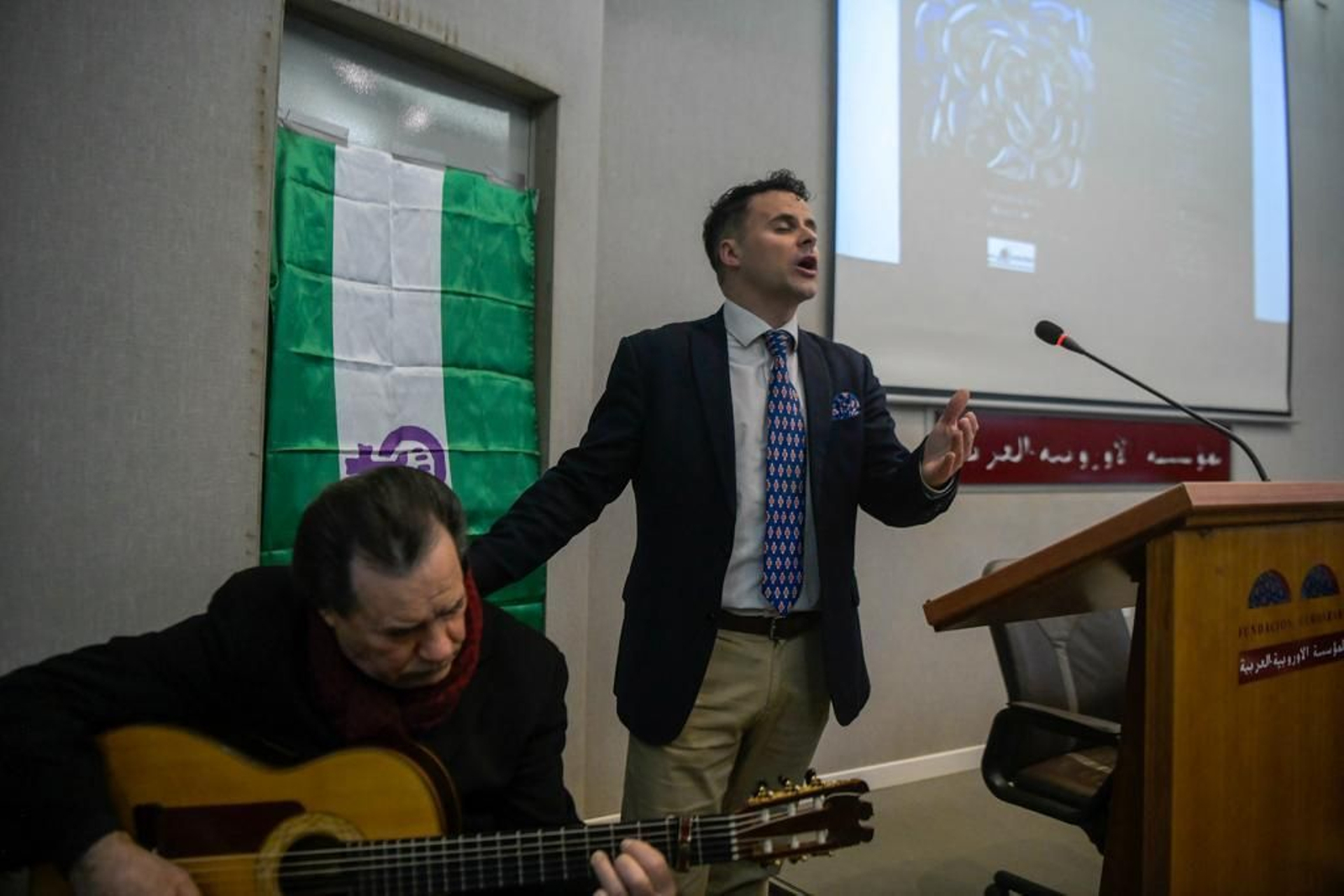 El cantaor Juan Pinilla actuó en el acto alternativo junto a Francisco Manuel Díaz.