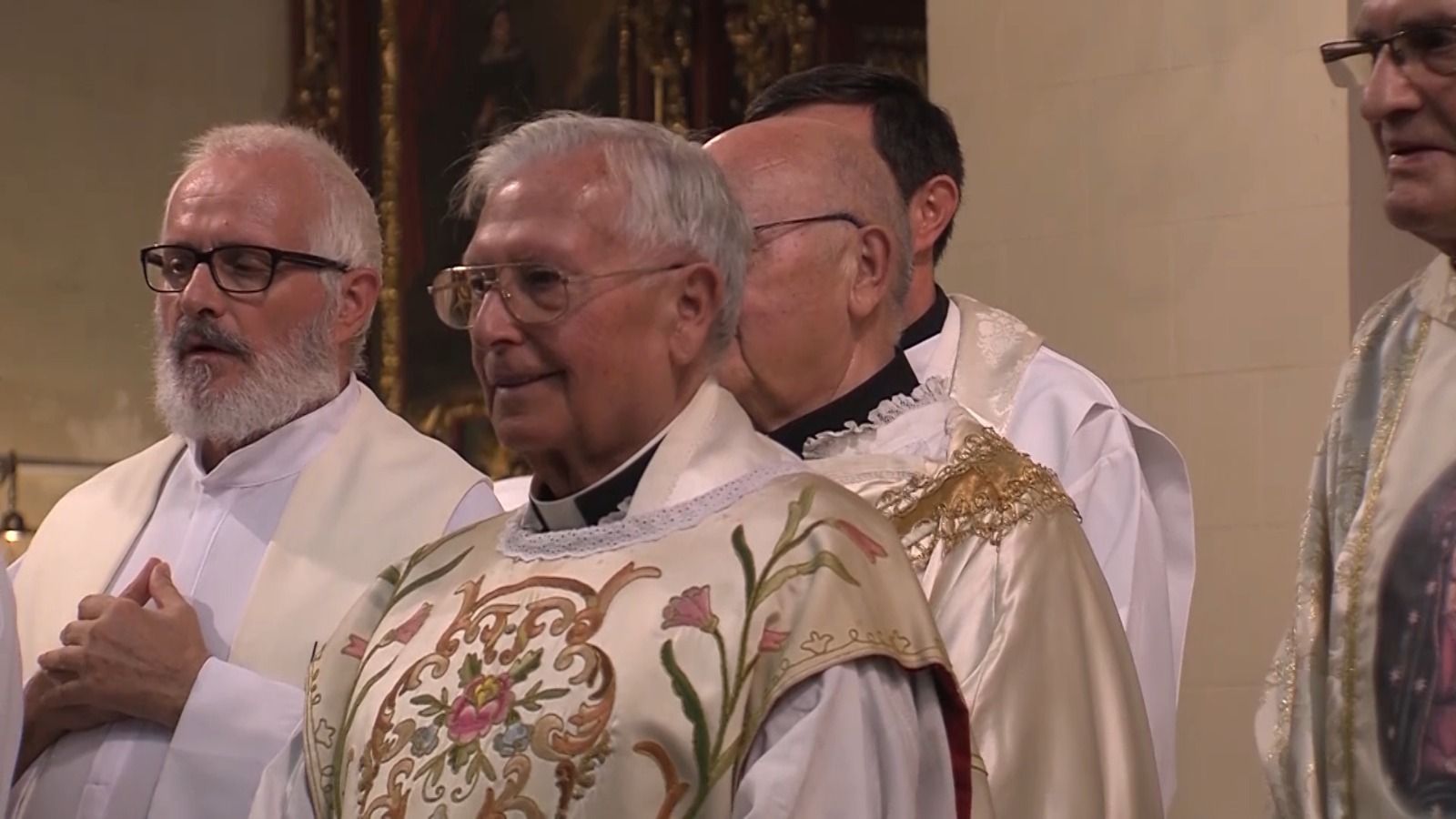 El sacerdote Juan Huertas Palma, durante una misa en Baena.