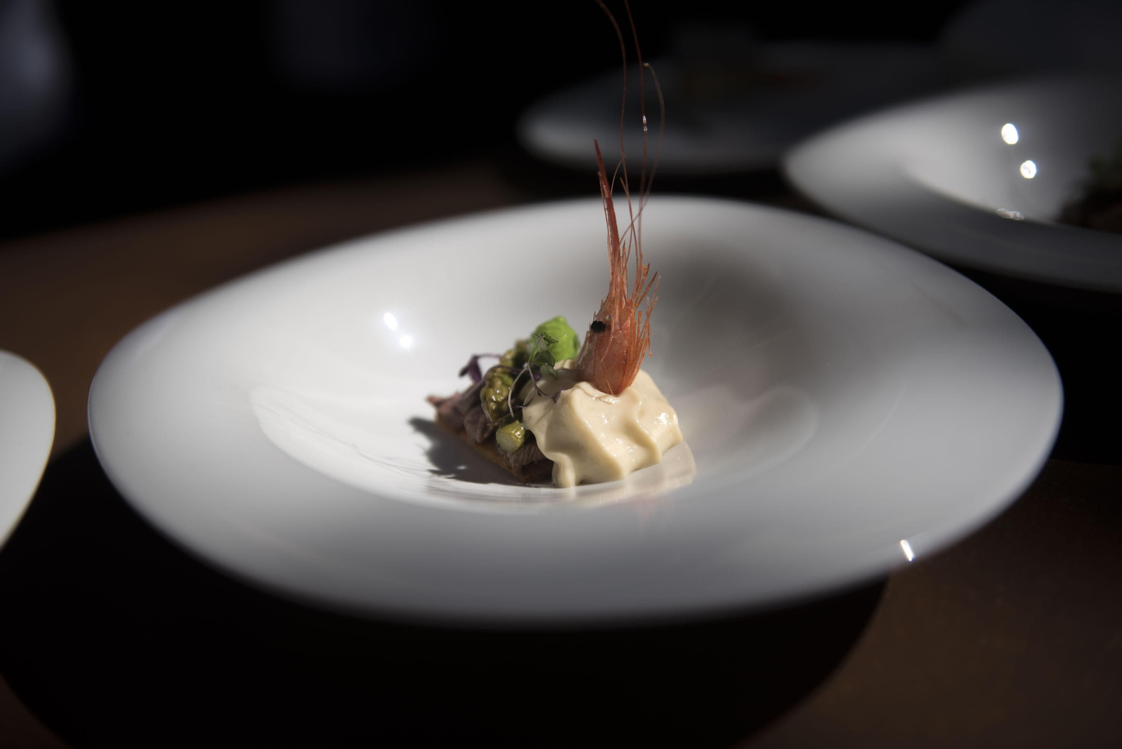 La exhibición de una tapa en un concurso gastronómico. La exhibición de una tapa en un concurso gastronómico.
