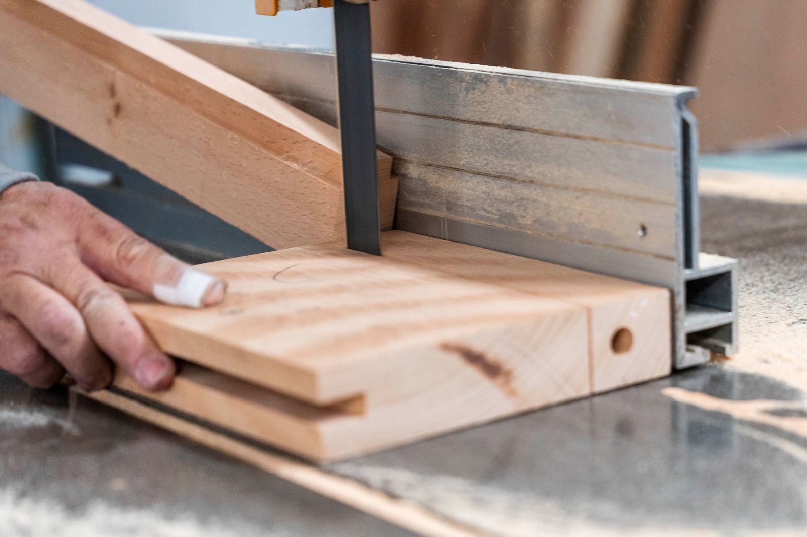 Carpinterías, un negocio tradicional que busca savia nueva, en imágenes