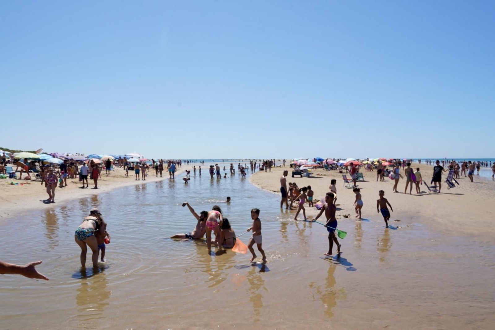 La mañana del sábado en la nueva playa de El Portil