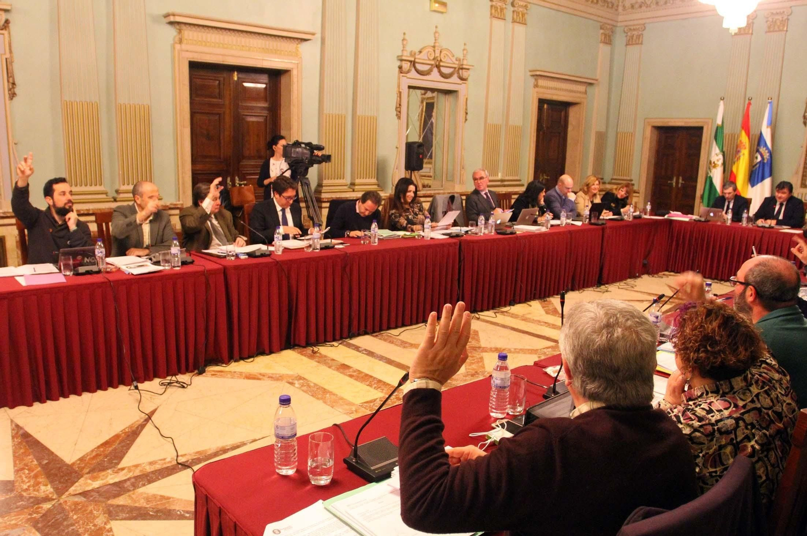 Parte de la Corporación durante la votación de una de las mociones.