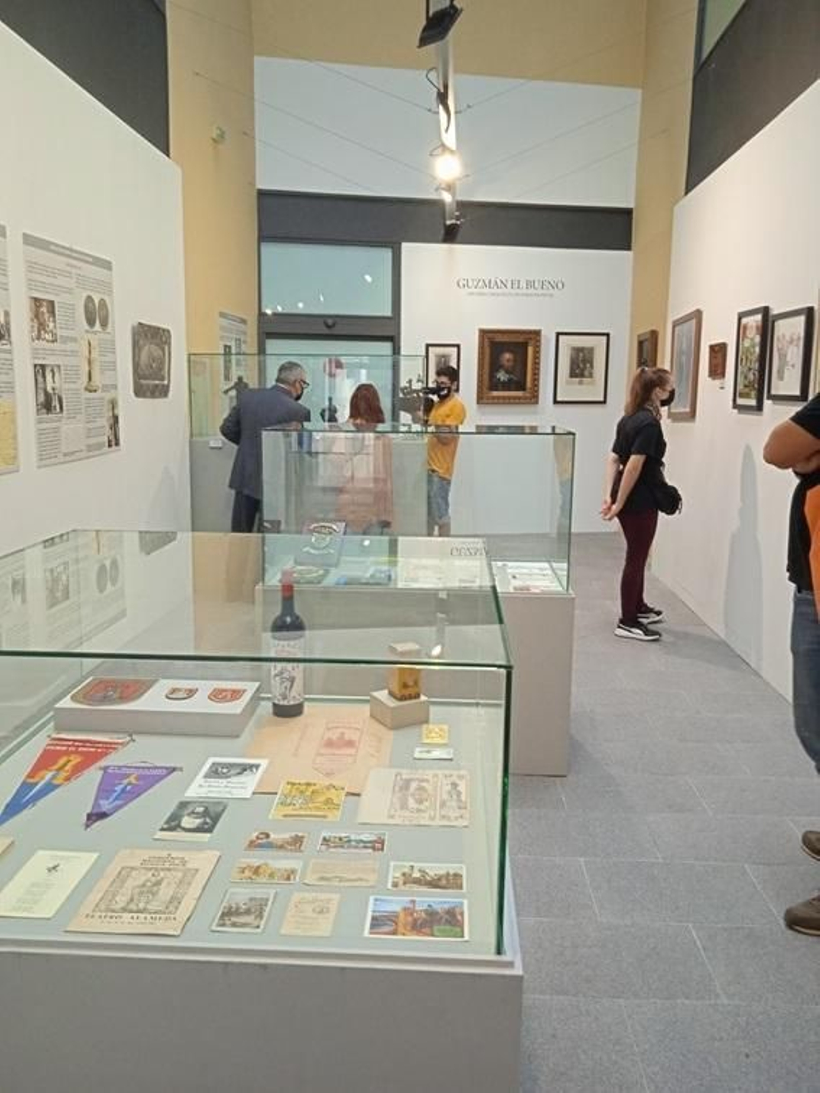 Detalle de una de las salas del Museo Municipal de Chiclana con la exposición 'Guzmán el Bueno: historia e imagen de un héroe medieval'.