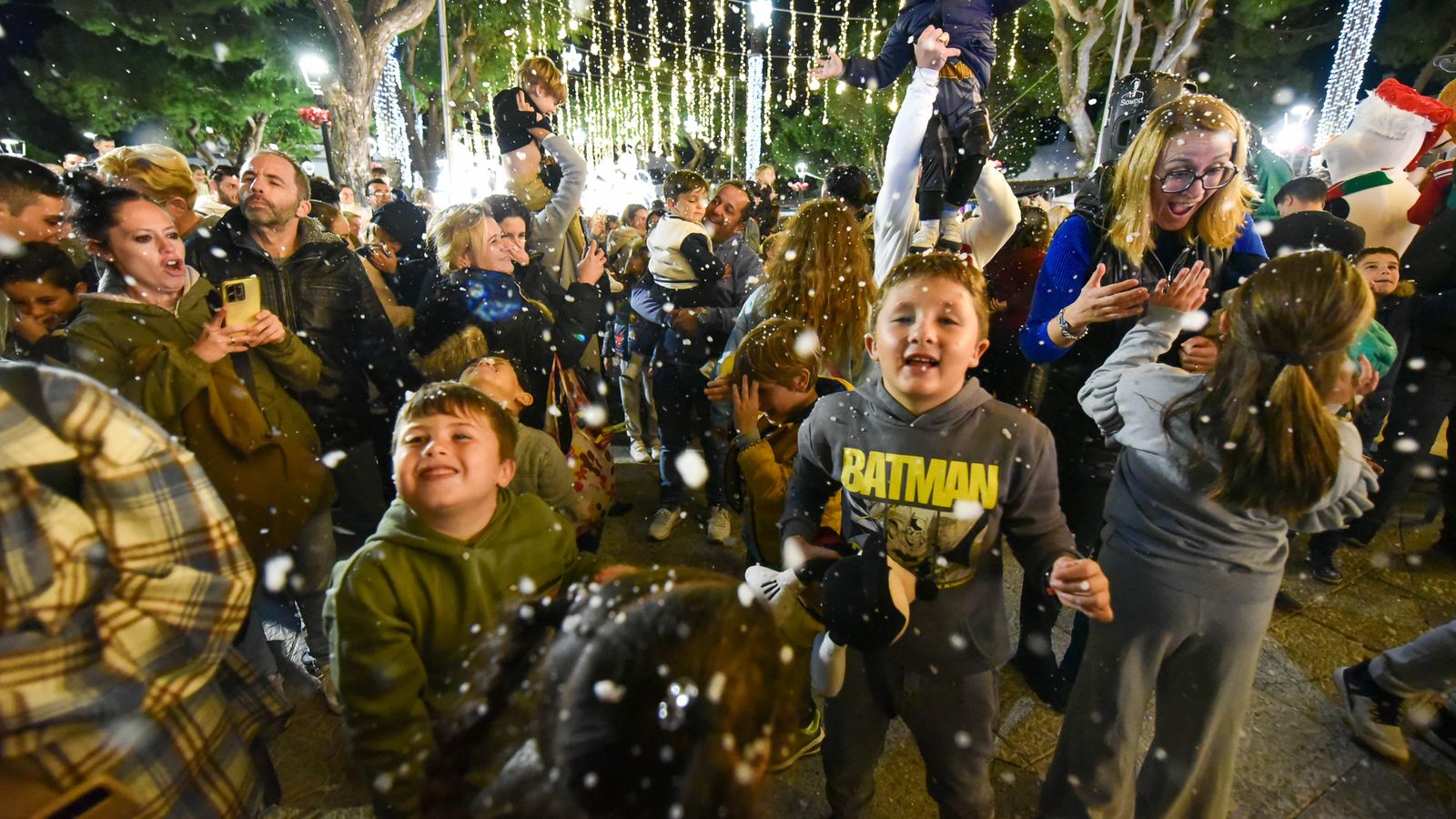 El encendido del alumbrado de Navidad de San Roque, en imágenes